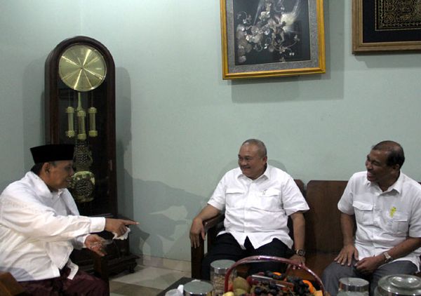 Alex-Nono Sowan ke Hasyim Muzadi Alex-Nono Sowan ke Hasyim Muzadi