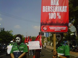 Di-PHK Gara-gara Salat Jumat, Puluhan Pekerja Wadul Dewan