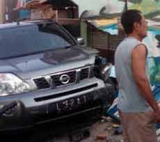 Nissan X-Trail Seruduk Sekolah TK
