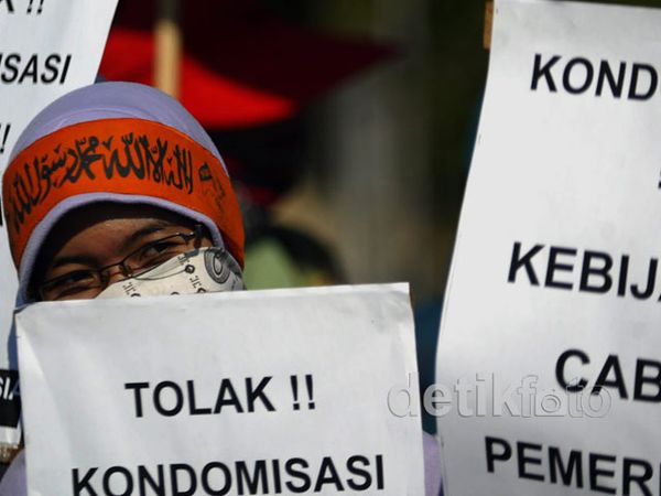 Perempuan HTI Tolak Penggunaan Kondom