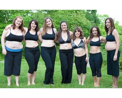 Protes Tubuh Langsing Seleb, 7 Wanita Pamer Perut Pasca Melahirkan