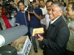 Gus Choi Saweran Rp 1 Juta untuk Gedung Baru KPK