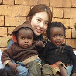 Yoon Eun Hye Kerja Sosial di Madagascar