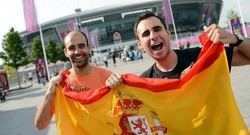 Suporter Spanyol-Portugal Mulai Padati Donbass Arena
