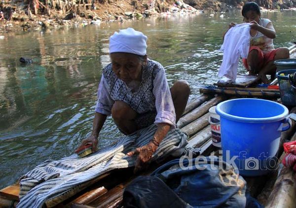 Air di 13 Sungai Jakarta Tak Layak Konsumsi