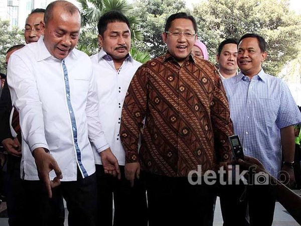 Diperiksa KPK, Anas Tersenyum Lepas