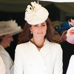 Pangeran Charles Habiskan Rp 471 Juta untuk Baju Kate Middleton