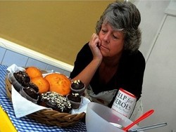 Duh, Relawan Pembuat Cake Ini Terancam Masuk Penjara