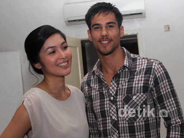 Ini Dia Pacar Baru Sandra Dewi