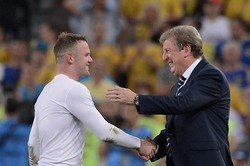 Rooney Diejek Capello, Hodgson Membela