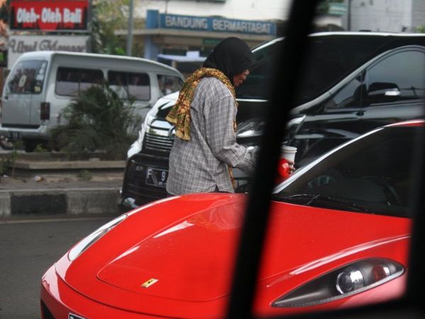 Pengemis dan Ferrari