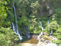 Meresapi Kesegaran dan Indahnya Curug Orok di Garut