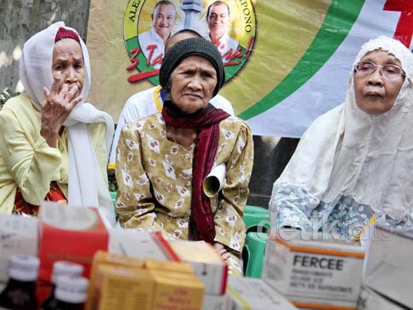 Antre Obat Gratis di Musim Kampanye