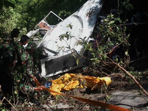 Minibus Masuk Jurang, 8 Orang Tewas