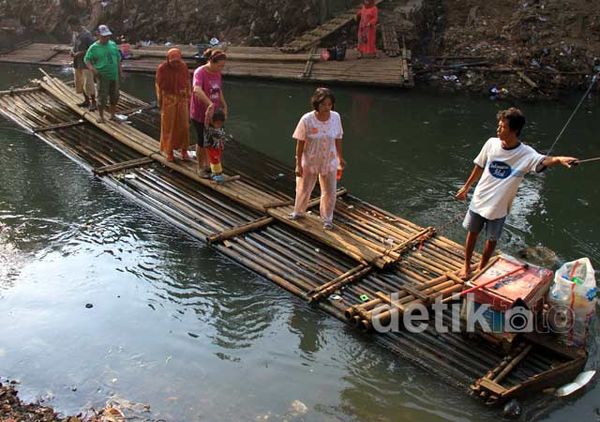 Getek, Transportasi Alternatif di Sungai Ciliwung