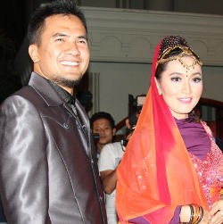 Wow! Saipul Jamil Gandeng Cewek Baru Lagi