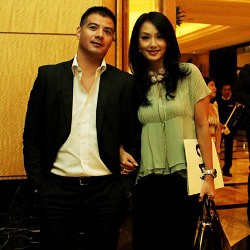 Susan Bachtiar & Roger van Tongeren Ternyata Sudah Menikah