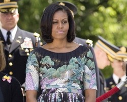 Pakai Baju Murah, Michelle Obama Dikritik Penulis Fashion