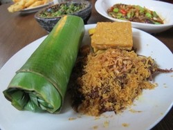 Nasi Timbel Gepuk Manjabal, Raos Pisan Euy!