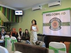 Ngemil sambil Beramal di House of Bagel & Pretzel