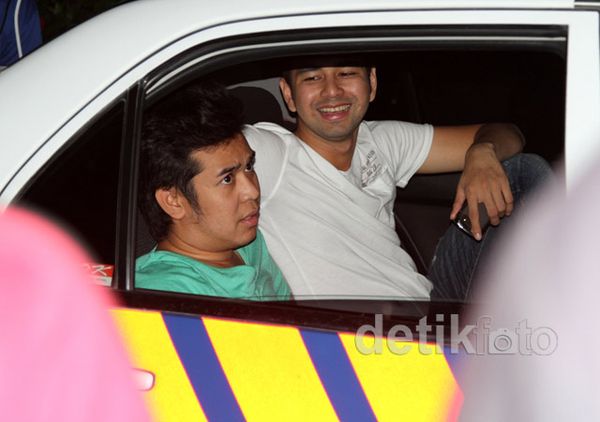 Datang ke Nikahan Nassar, Olga & Raffi Naik Mobil Polisi