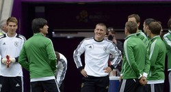 Der Panzer Ingin Tumbangkan Raksasa Lagi