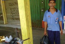 Helman, Penyapu Stasiun UI yang Selamatkan Nyawa Orang dari Sambaran KA