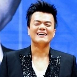 Hampir Jatuh, Wooyoung Tetap Dipuji Park Jin Young 