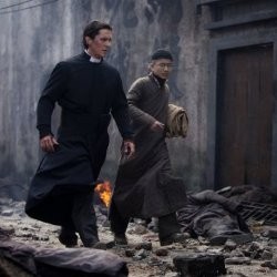 Aksi Christian Bale di The Flowers of War