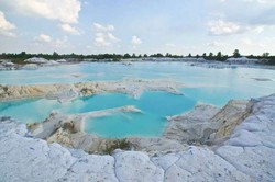 Kawah Putih Punya Kembaran di Belitung!
