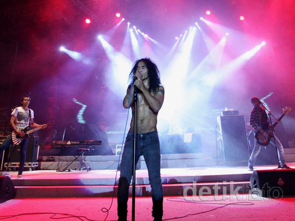 Slank Hibur Ribuan Pengunjung PRJ