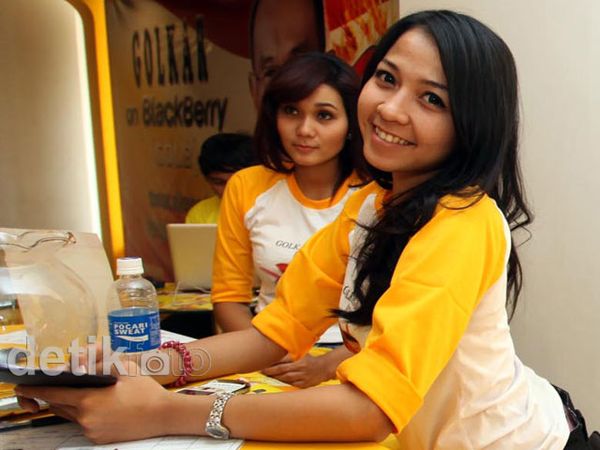 SPG Cantik Hiasi Rapimnas Golkar