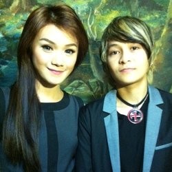 Hujan Sandal Warnai Konser The Virgin di Daerah