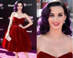 Katy Perry Punya Anting Mungil Seharga Rp 4 Miliar