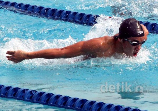 Ratusan Perenang Berebut Piala Gubernur DKI