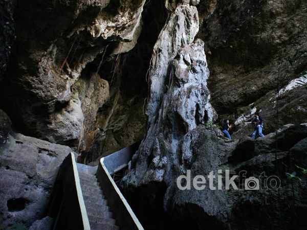 Gua Batu Cermin yang Menakjubkan