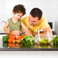 Agar Anak Menyukai Makanan Sehat, Ajaklah Memasak di Dapur