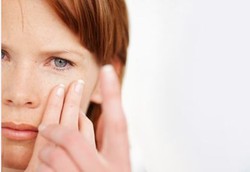 Ini Dia Alasan Orang Menggerakkan Matanya Saat Berpikir