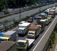  Bus Pecah Ban, Tol Purbaleunyi Jakarta Arah Bandung Macet 2 KM 