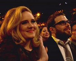 Adele Sangat Bahagia Hamil Anak Pertama