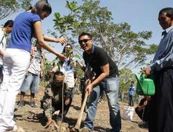 Bikers Jawa Timur Tanam 1.000 Pohon