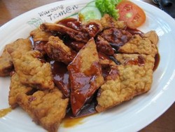 Yuk, Santap Romantis di Warung Taman!