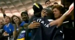 Tangis Balotelli di Pelukan Sang Ibu