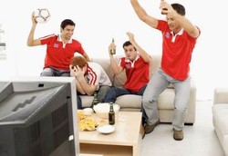10 Alasan Kenapa Pria Lebih Pilih Nonton Bola Dibanding Bercinta
