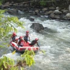 Tim Kapinis Bandung Memimpin Kejurnas Arung Jeram Muaraenim