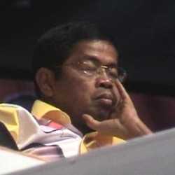 Idrus Marham Tampak Mengantuk Saat Ical Pidato Pencapresan