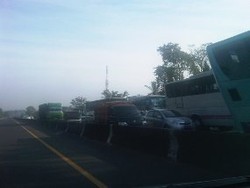 Dipadati Bus Pariwisata, Lalin Arah Puncak Mulai Macet