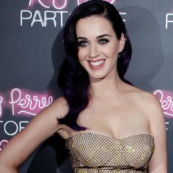 Simple Tapi Tetap Seksi Ala Katy Perry