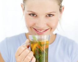 Benarkah Minum Teh Hijau Bisa Buat Wanita Cepat Hamil?