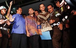 Tiba di Pengadilan Tipikor, Dhana Widyamitka Senyum-senyum